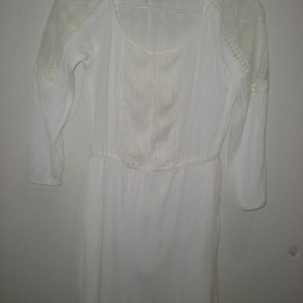 PURPLE SNOW  DRESS   White  Lace  NWOT  Size Medium